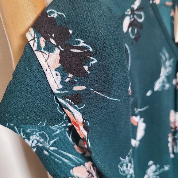 Fun2Fun Callum Tulip Sleeve Blouse, Dark Green - S - Picture 3 of 7